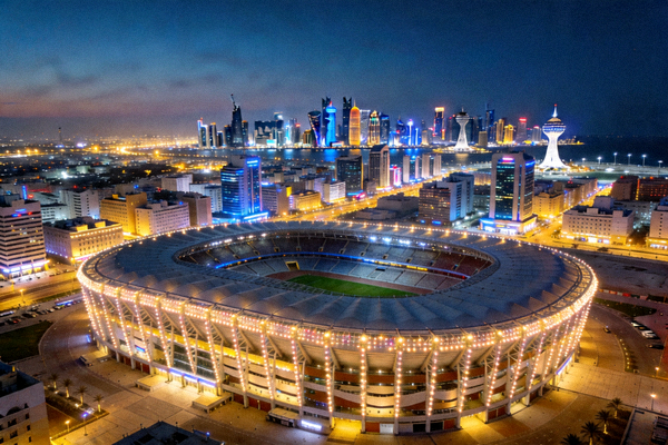 世界杯举办城市多哈夜景与体育场馆