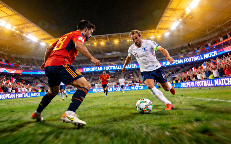 英格兰对阵西班牙欧洲强队对抗足球比赛精彩画面